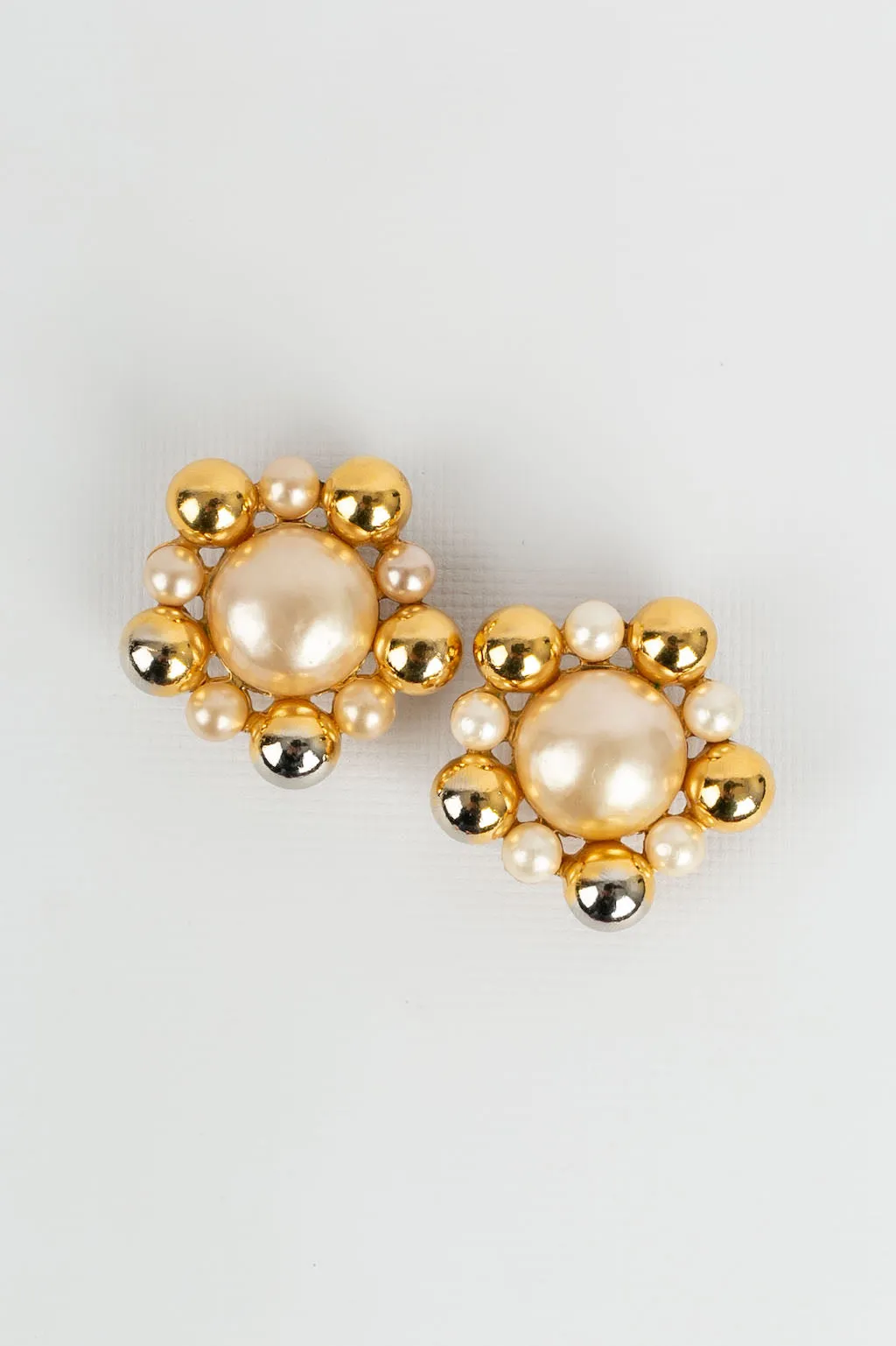 Boucles d'oreilles baroques Chanel